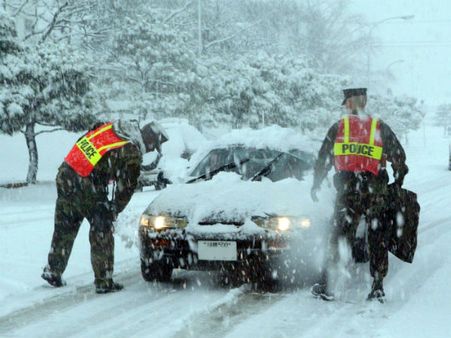 கடும் பனிப் புயல்... உறைந்து போன அமெரிக்கா.. 8 பேர் பலி -அவசர நிலைப் பிரகடனம்!