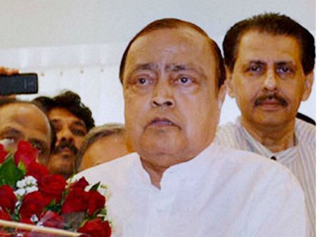 முன்னாள் மத்திய அமைச்சர் முரளி தியோரா காலமானார்