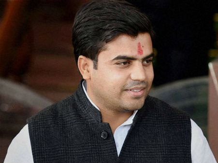 முலாயமின் அண்ணன் பேரனுக்கு தனது இளைய மகளைக் கட்டிக் கொடுக்கிறார் லாலு பிரசாத்!