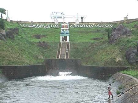 நெல்லை மாவட்டத்தில் நிரம்பி வழியும் அணைகள்: விவசாயிகள் மகிழ்ச்சி