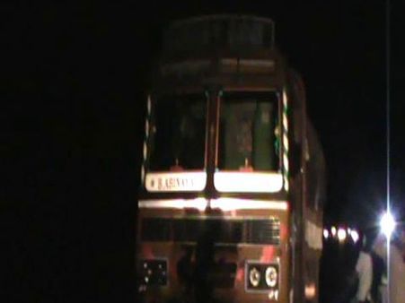 கேரளாவிலிருந்து கோழிக்கழிவுகளுடன் 2 லாரிகள் தமிழக எல்லையில் மடக்கிப் பிடித்த மக்கள்!