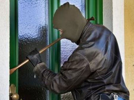 கொள்ளையடித்து விட்டு, ஆற அமர உட்கார்ந்து ஆம்லெட் சாப்பிட்டு விட்டுப் போன திருட்டுப் பசங்க!