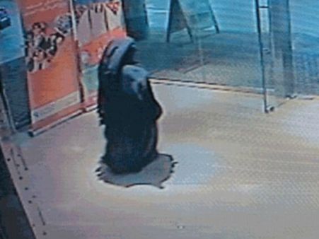 அபுதாபி மாலில் டாய்லெட் சண்டையில் அமெரிக்க ஆசிரியையை குத்திக் கொன்ற பெண்