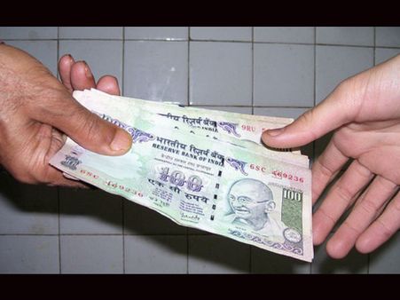 பரவாயில்லையே! இந்தியாவில் ஊழல் குறையுதாமே!