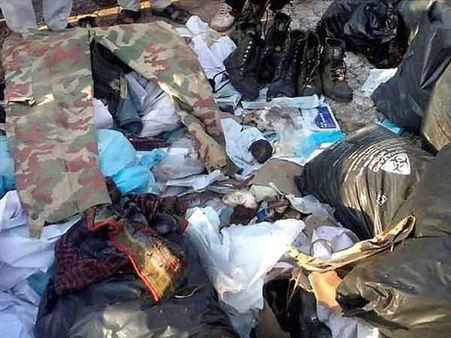 நக்சலைட்டுகள் தாக்குதலில் பலியான சி.ஆர்.பி.எப். வீரர்களின் உடைகள் குப்பையில்... விசாரணைக்கு உத்தரவு