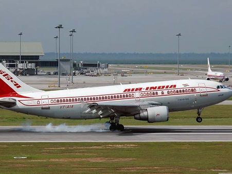 ஹாலிடேக்கு சீக்கிரம் விமான டிக்கெட் புக் பண்ணிடுங்க – இல்லைன்னா ரொம்ப கஷ்டமாம்!