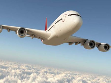 திடீர் இயந்திரக் கோளாறு: அவசரமாக தரை இறங்கியது ஹைதராபாத் விமானம் - 62 பயணிகள் உயிர் தப்பினர்