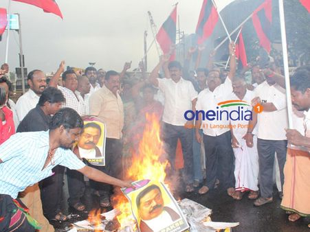 ராஜபக்சே கொடும்பாவி எரிப்பு: 500 மதிமுகவினர் கைது! ஆந்திர பஸ்களை சிறைபிடித்து த.வா.கா போராட்டம்!!