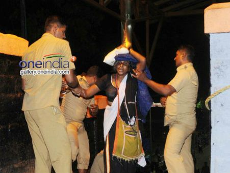 சபரிமலையில் கடும் குளிரிலும் காத்திருந்து சாமி தரிசனம் செய்யும் பக்தர்கள்