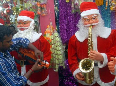 ஜிலுஜிலு ஜிகினா ஸ்டார்… சில்லுனு ஸ்நோ மேன் பொம்மை – களை கட்டுது கிறிஸ்துமஸ் விற்பனை