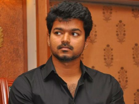நெல்லையில் விஜய்யின் கத்தி விழா... ரசிகர்கள் மீது தடியடி