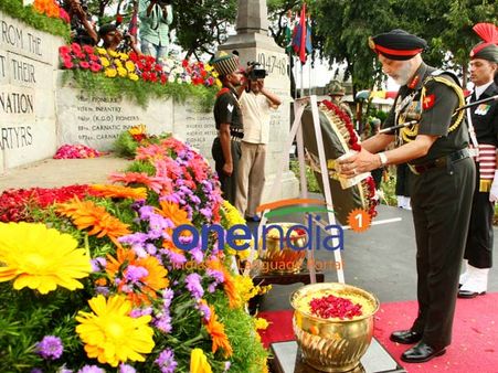 71ல் பாகிஸ்தானை வென்ற தினம்.. வெற்றி நாயகர்களுக்கு முப்படை தளபதிகள் அஞ்சலி!