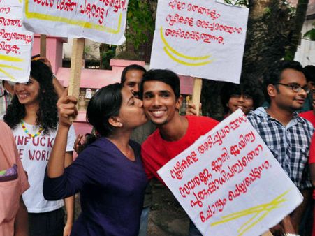 பொது இடத்தில் 