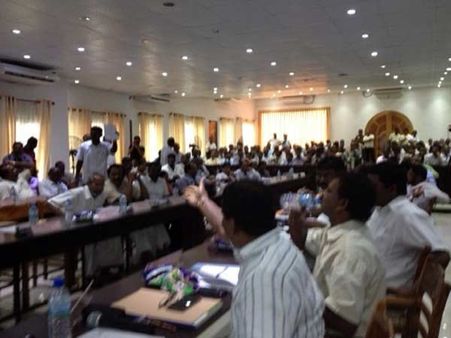 யாழில் டக்ளஸ் தேவானந்தா தூண்டுதலில் தாக்கப்பட்ட வடமாகாண அமைச்சர் ஐங்கரநேசன் உட்பட 4 பேர் படுகாயம்!!