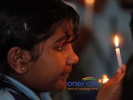 “சகோதர, சகோதரிகள் நிம்மதியாக இறுதித் துயில் கொள்ளட்டும்”- பாக் பிஞ்சுகளுக்கு இந்திய பள்ளிகள் அஞ்சலி