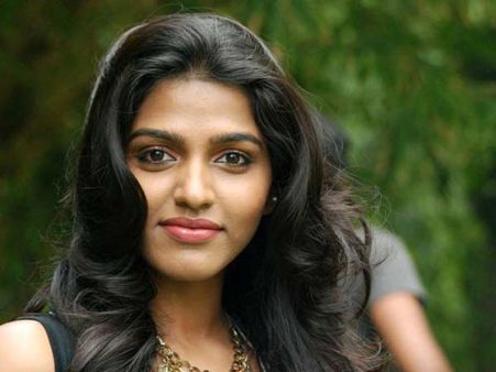 நடிகை தன்ஷிகாவிடம் போதையில் ரகளை செய்த இளைஞர்கள் கைது!