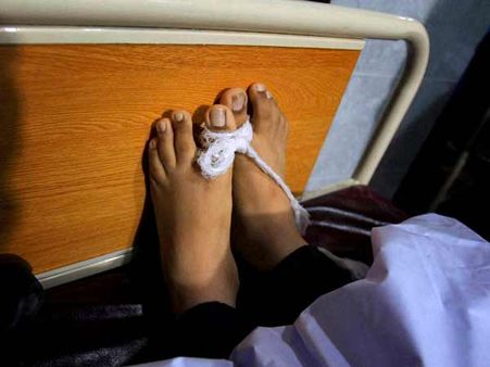 பெஷாவர் தாக்குதல்: ராணுவ பள்ளி முதல்வரை குறிவைத்து கொன்ற மனித வெடிகுண்டு