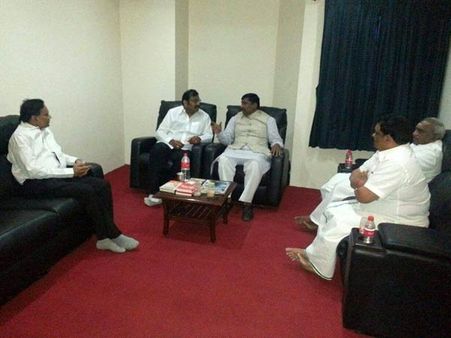 ரசிகர்கள் மற்றும் ஆதரவாளர்களுடன் பாஜகவில் இன்று இணைகிறார் நடிகர் நெப்போலியன்!