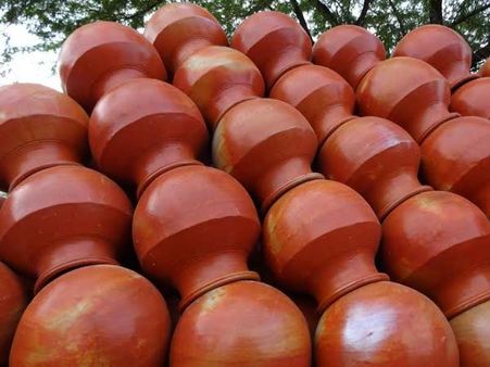 நெருங்கும் பொங்கல்- குளத்திலிருந்து மண் எடுக்க தடை.. தடுமாற்றத்தில் பொங்கல் பானை தயாரிப்பு!