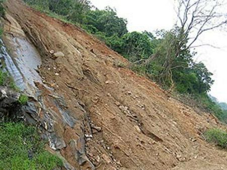 இலங்கையில் கடும் நிலச்சரிவு: 24 பேர் பலி – 9 லட்சம் பேர் தவிப்பு