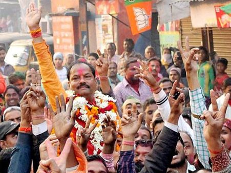 ஜார்க்கண்ட் முதல்ராக ரகுபர் தாஸ் பதவியேற்றார்.... பனிமூட்டம் காரணமாக மோடி வரவில்லை!