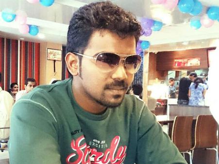 குண்டு வெடிப்பில் காயமடைந்த கார்த்திக் உடலில் இருந்து ஒரு இன்ச் நீள இரும்பு போல்ட் அகற்றம்!