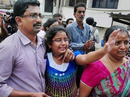 குண்டு வெடிப்பில் இறந்த பவானி உடலை பார்த்து கதறிய பிள்ளைகள்!