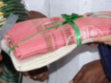 பொங்கல் இலவச வேட்டி, சேலை... நாளை முதல் வாங்கிக் கொள்ளலாம்!