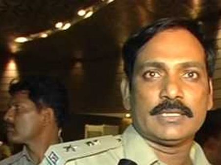 ரெசார்டுகளில் நள்ளிரவில் விபச்சார ரெய்டு போகும் ஹைதராபாத் போலீஸ்! தம்பதிகளுக்கு அவஸ்தை