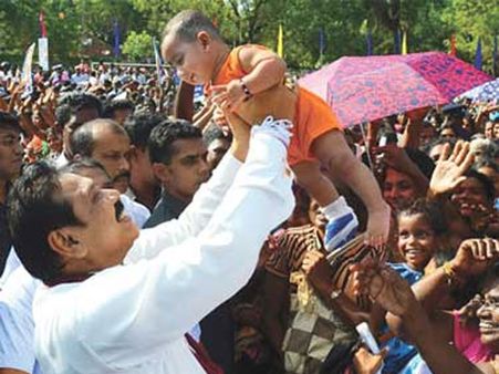 தெரிந்த பிசாசான எனக்கே ஓட்டுப் போடுங்க! - தமிழர்களிடம் ராஜபக்சே கெஞ்சல்