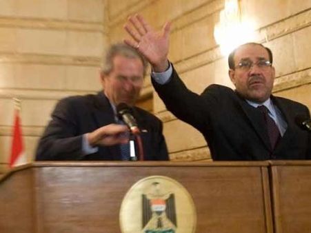 புஷ் முதல் மஞ்சி வரை.. செருப்படி மற்றும் ஷூ வீச்சில் சிக்கிய தலைவர்கள்!