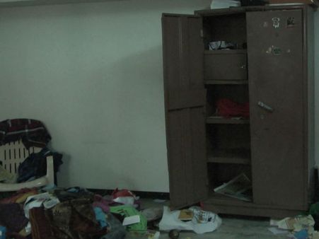 பூட்டிய வீட்டின் கதவை உடைத்து 35 பவுன் நகை, ரூ. 20,000 பணம் திருட்டு.. கரூரில்