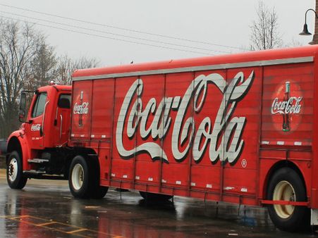 1800 ஊழியர்களை வீட்டுக்கு அனுப்பி 3,000 கோடி அமெரிக்க டாலர மிச்சப்படுத்தப் போகும் கோகோ கோலா!