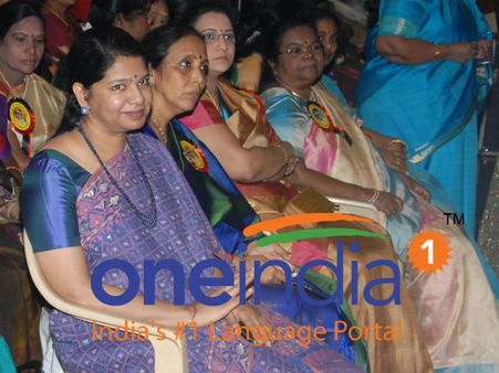 இளைஞரணி தலைவர் பதவி கேட்டு ஒருவழியாக தி.மு.க. மகளிர் அணிச் செயலாளரான கனிமொழி!