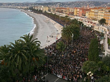 தீவிரவாதத்தை எதிர்த்து இன்று மாபெரும் பேரணி: உஷார் நிலையில் பாரீஸ்