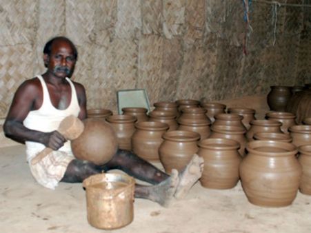 பொங்கல் வருது.. பானை தயாரிப்பு படு ஜரூர்.. கரூரில்!