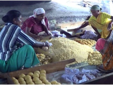 வாயில் எச்சில் ஊற வைக்கும் குண்டு வெல்லம்.. பொங்கலுக்காக தயாராகிறது.. நாமக்கல்லில்!