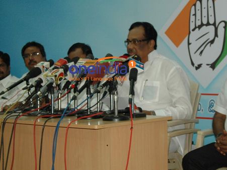 ஆலோசனை நடத்திக் கொண்டிருக்கிறோம்.. ஸ்ரீரங்கம் குறித்து ஈ.வி.கே.எஸ் தகவல்!