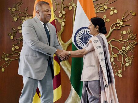 சமரவீர – சுஸ்மா சந்திப்பு: இலங்கை தமிழர்களுக்கு மீள் குடியேற்றம் - தமிழக மீனவர்கள் விடுதலை