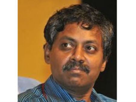 ஜெபக் கூட்டத்திற்கு வந்த உமாசங்கர் ஐஏஎஸ் கார் மீது கல்வீசித் தாக்குதல்!