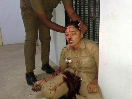 மதுரை காவல் நிலையத்தில் துப்பாக்கியால் சுட்டுத் தற்கொலை செய்த பெண் காவலரின் கணவர் சரண்!