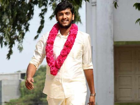 அருள்நிதிக்கு டும்... டும்... நிச்சயதார்த்தத்திற்காக கோபாலபுரத்தில் கூடிய கருணாநிதி குடும்பம்!