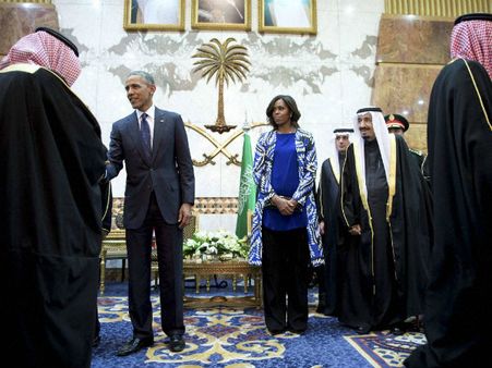 சவுதியில் முக்காடு அணியாத மிஷல் ஓபாமா: ட்விட்டரில் திட்டும் மக்கள்