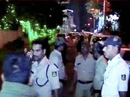 பெங்களூர் குண்டுவெடிப்பு: யார் என தெரியாமல் 100 போலீசார் யாரைத் தான் துரத்துகிறார்கள்?