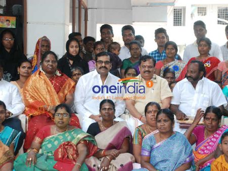 நடிகர் நெப்போலியன் தலைமையில் பாஜகவில் இணைந்த திமுக, காங்கிரஸ் கட்சியினர்