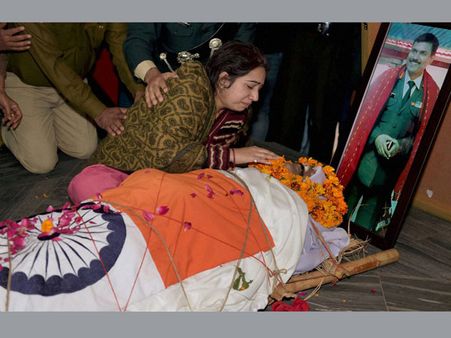 இதோ ஒரு உண்மையான ”ஹீரோ” – குடியரசு பதக்கம் வாங்கிய மறுநாளே நாட்டுக்காக உயிர்விட்ட ராணுவ வீரர்