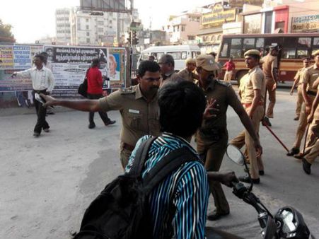 பாரிமுனையை 4 மணி நேரம் ஸ்தம்பிக்க வைத்த சட்ட மாணவர்கள்.. தடியடி நடத்தி விரட்டிய போலீஸ்!