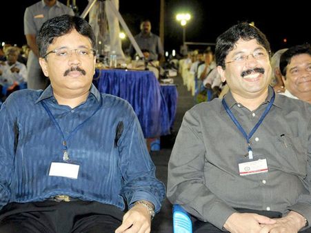 மேக்சிஸ் வழக்கு: தயாநிதி, கலாநிதி மனு சுப்ரீம்கோர்ட்டில் விசாரணைக்கு ஏற்பு! முந்தைய உத்தரவு வாபஸ்!