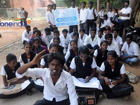 சென்னை சட்டக்கல்லூரி மாணவர்கள் சாகும் வரை உண்ணாவிரதம்: மதுரையில் வகுப்பு புறக்கணிப்பு