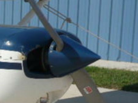 திருவள்ளூர் குடியிருப்பு பகுதியில் பீதியை கிளப்பிய குட்டி விமானம்!